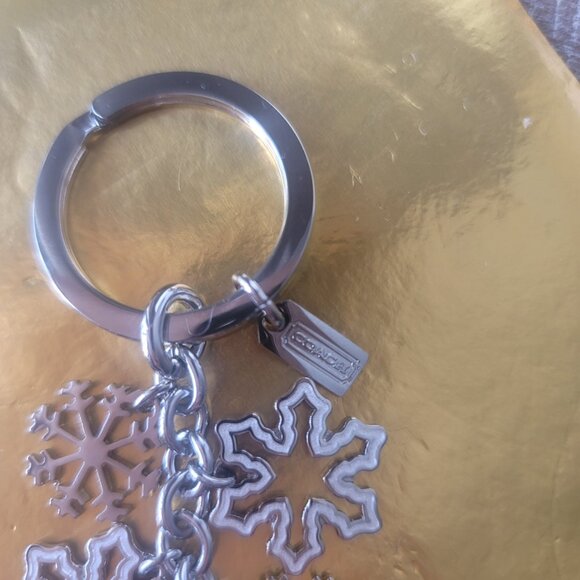 COACH - Multi Snowflake Keychain with Crystals (Brand New) Gift box included. - Picture 5 of 8